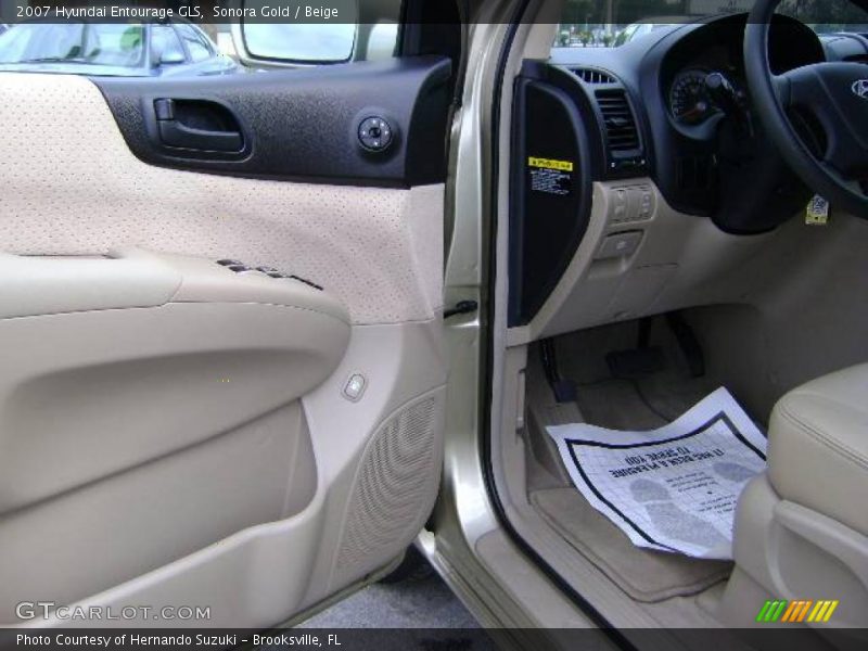 Sonora Gold / Beige 2007 Hyundai Entourage GLS