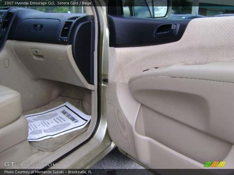 Sonora Gold / Beige 2007 Hyundai Entourage GLS