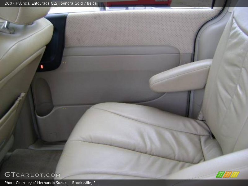 Sonora Gold / Beige 2007 Hyundai Entourage GLS