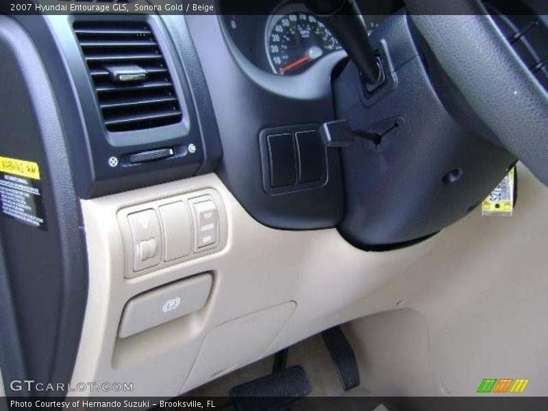 Sonora Gold / Beige 2007 Hyundai Entourage GLS