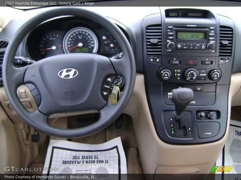 Sonora Gold / Beige 2007 Hyundai Entourage GLS