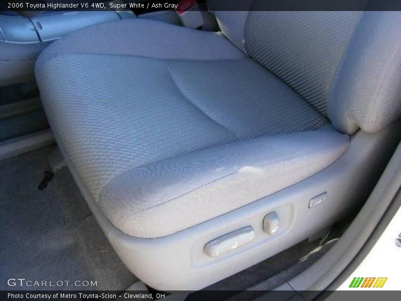 Super White / Ash Gray 2006 Toyota Highlander V6 4WD