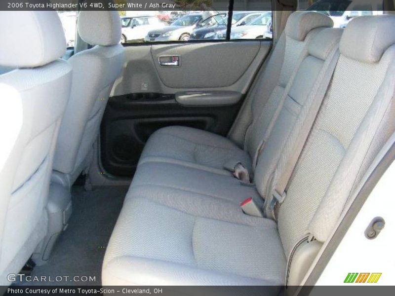 Super White / Ash Gray 2006 Toyota Highlander V6 4WD
