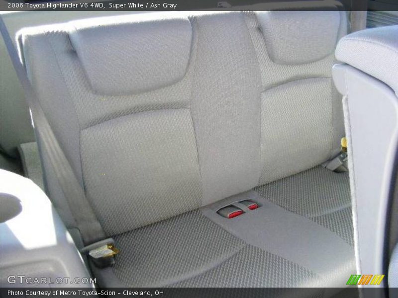 Super White / Ash Gray 2006 Toyota Highlander V6 4WD