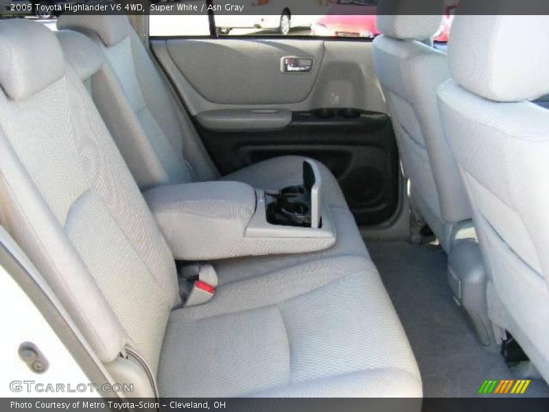 Super White / Ash Gray 2006 Toyota Highlander V6 4WD