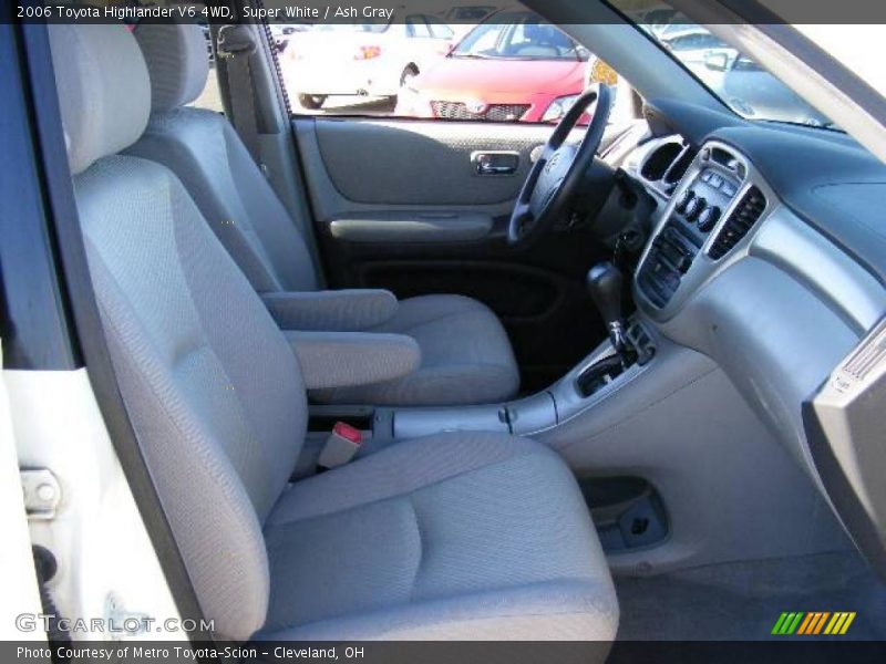Super White / Ash Gray 2006 Toyota Highlander V6 4WD