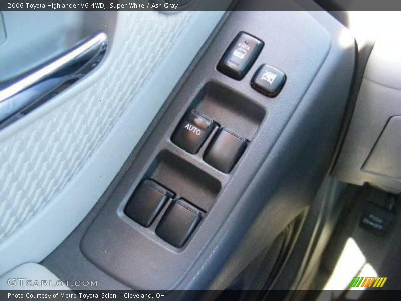 Super White / Ash Gray 2006 Toyota Highlander V6 4WD
