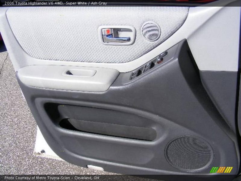 Super White / Ash Gray 2006 Toyota Highlander V6 4WD