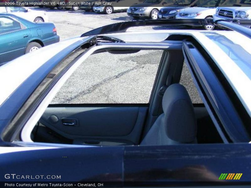 Super White / Ash Gray 2006 Toyota Highlander V6 4WD
