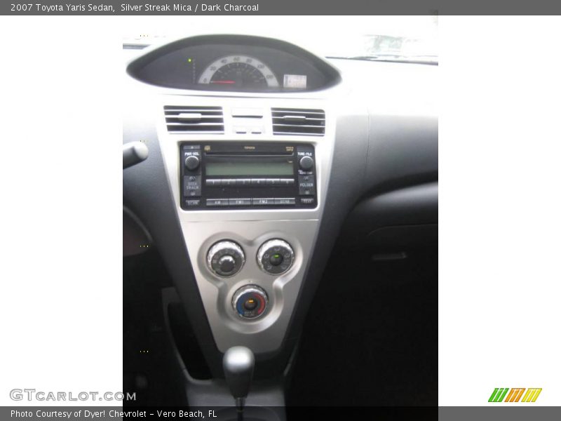Silver Streak Mica / Dark Charcoal 2007 Toyota Yaris Sedan