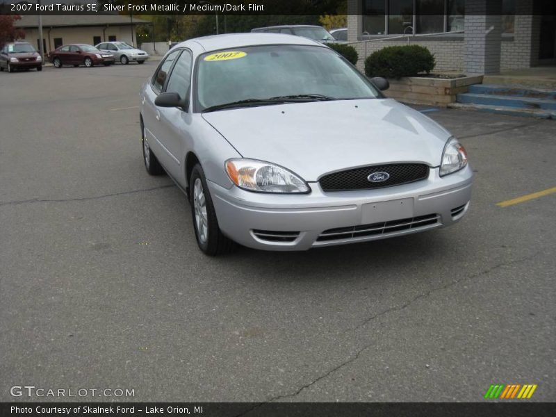 Silver Frost Metallic / Medium/Dark Flint 2007 Ford Taurus SE