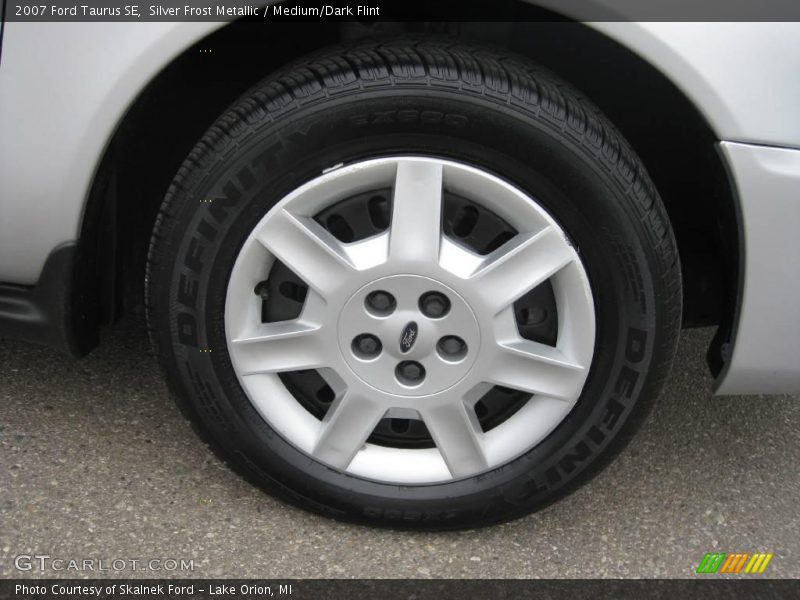 Silver Frost Metallic / Medium/Dark Flint 2007 Ford Taurus SE
