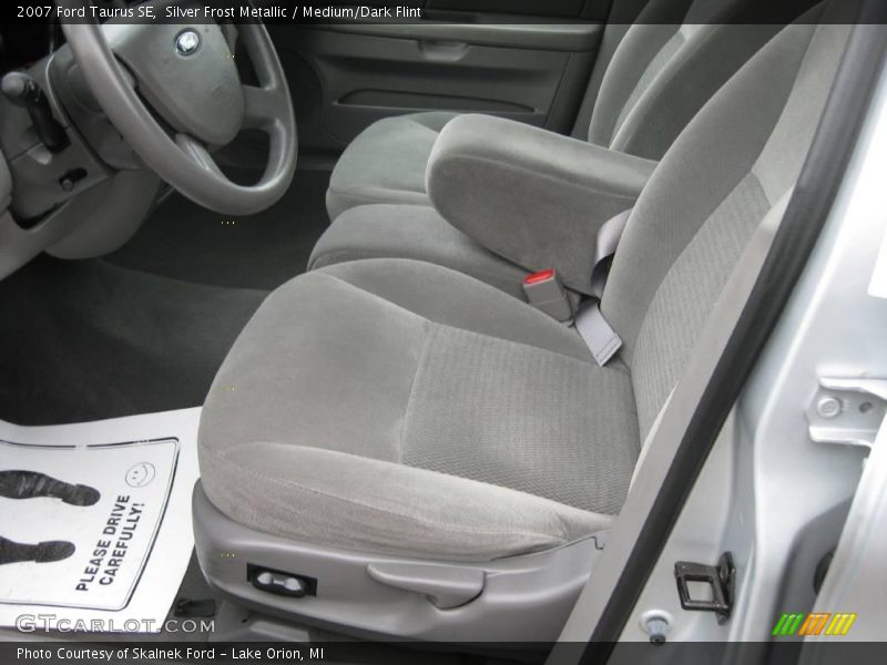 Silver Frost Metallic / Medium/Dark Flint 2007 Ford Taurus SE