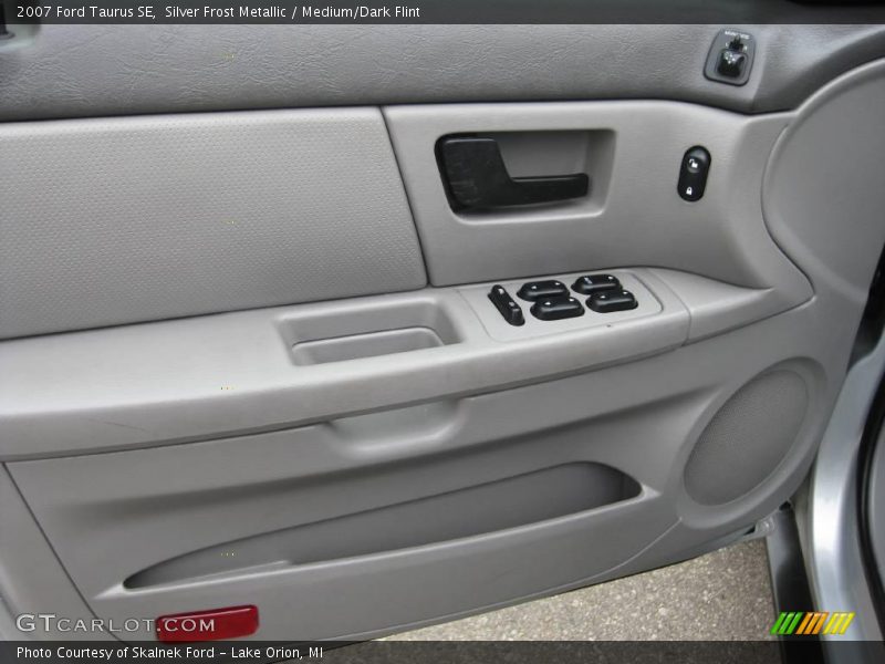 Silver Frost Metallic / Medium/Dark Flint 2007 Ford Taurus SE