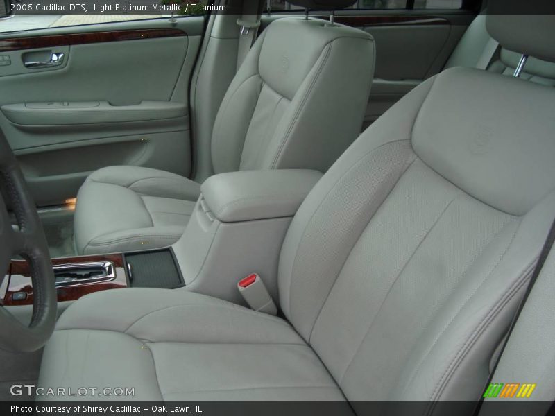 Light Platinum Metallic / Titanium 2006 Cadillac DTS