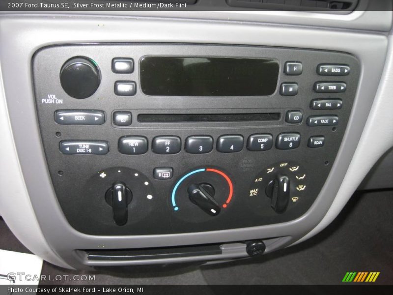 Silver Frost Metallic / Medium/Dark Flint 2007 Ford Taurus SE