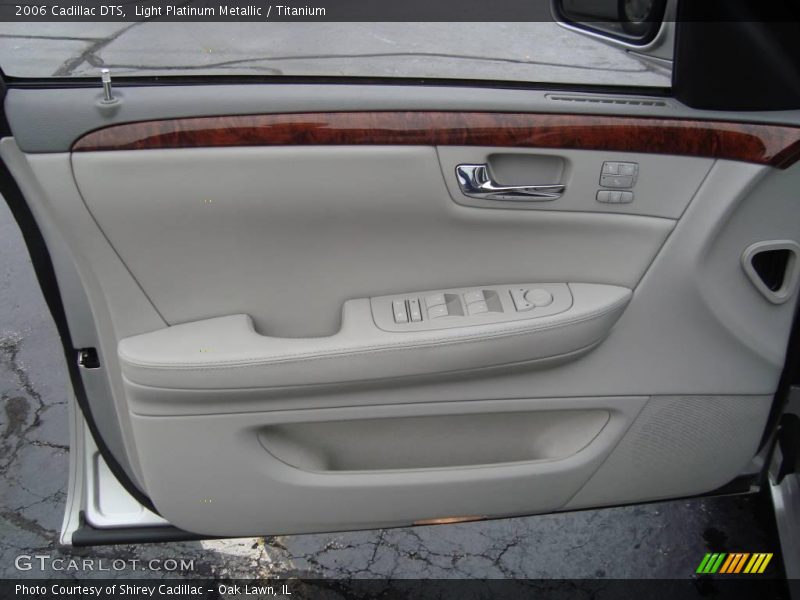 Light Platinum Metallic / Titanium 2006 Cadillac DTS