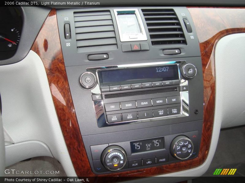 Light Platinum Metallic / Titanium 2006 Cadillac DTS