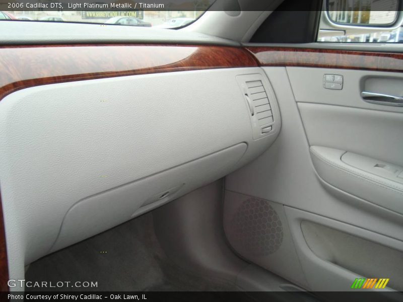 Light Platinum Metallic / Titanium 2006 Cadillac DTS
