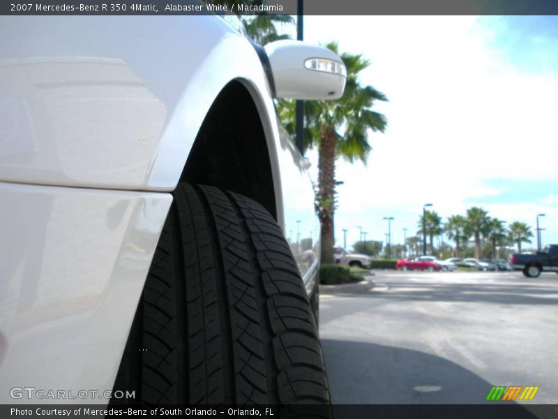 Alabaster White / Macadamia 2007 Mercedes-Benz R 350 4Matic