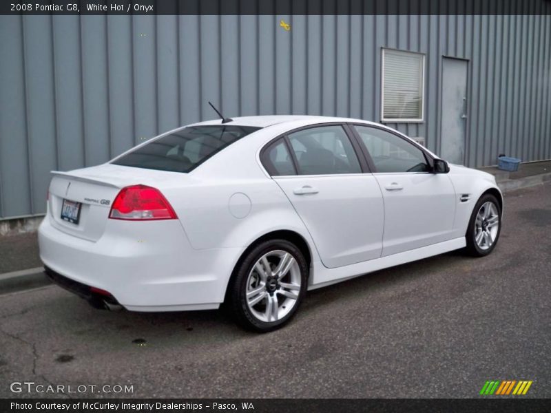 White Hot / Onyx 2008 Pontiac G8