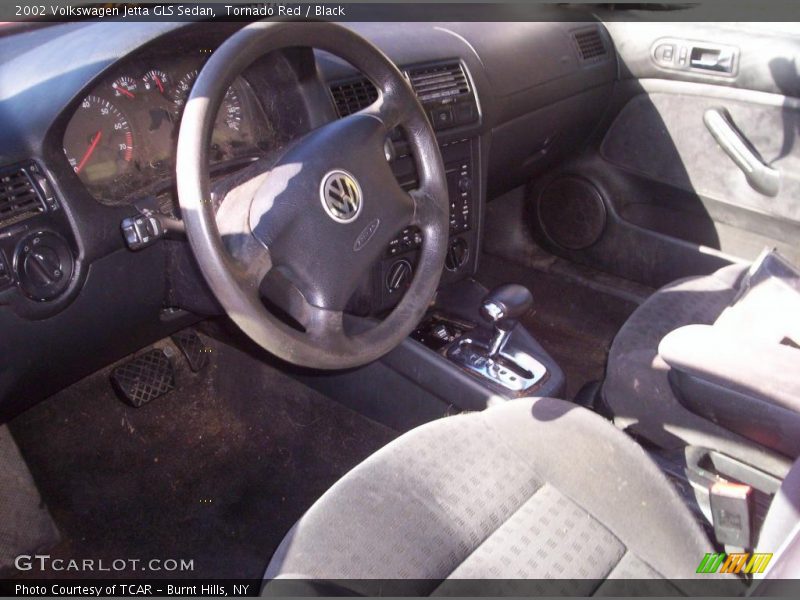 Tornado Red / Black 2002 Volkswagen Jetta GLS Sedan
