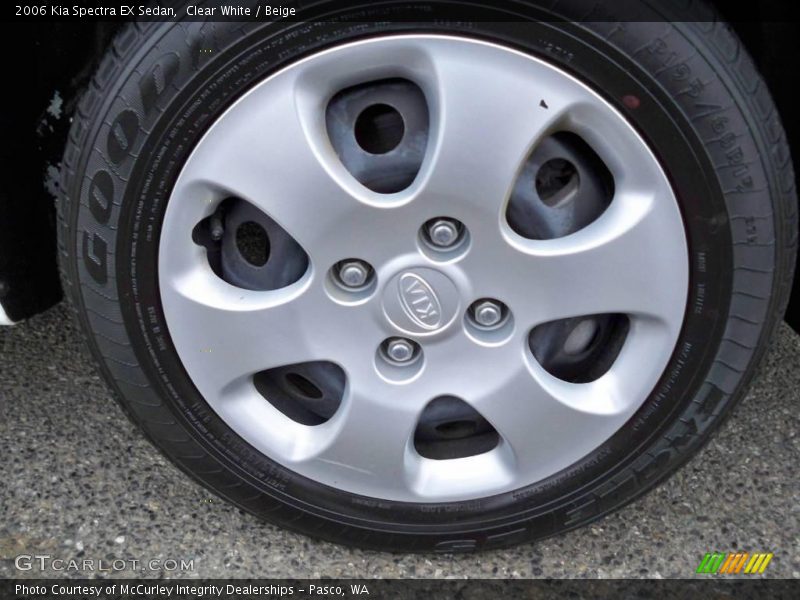 Clear White / Beige 2006 Kia Spectra EX Sedan