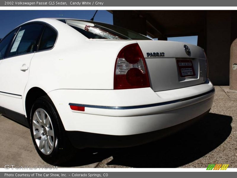 Candy White / Grey 2002 Volkswagen Passat GLS Sedan