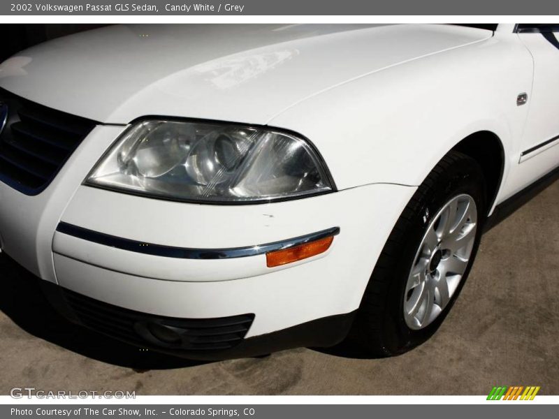 Candy White / Grey 2002 Volkswagen Passat GLS Sedan