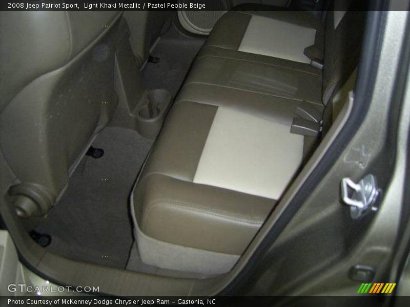 Light Khaki Metallic / Pastel Pebble Beige 2008 Jeep Patriot Sport