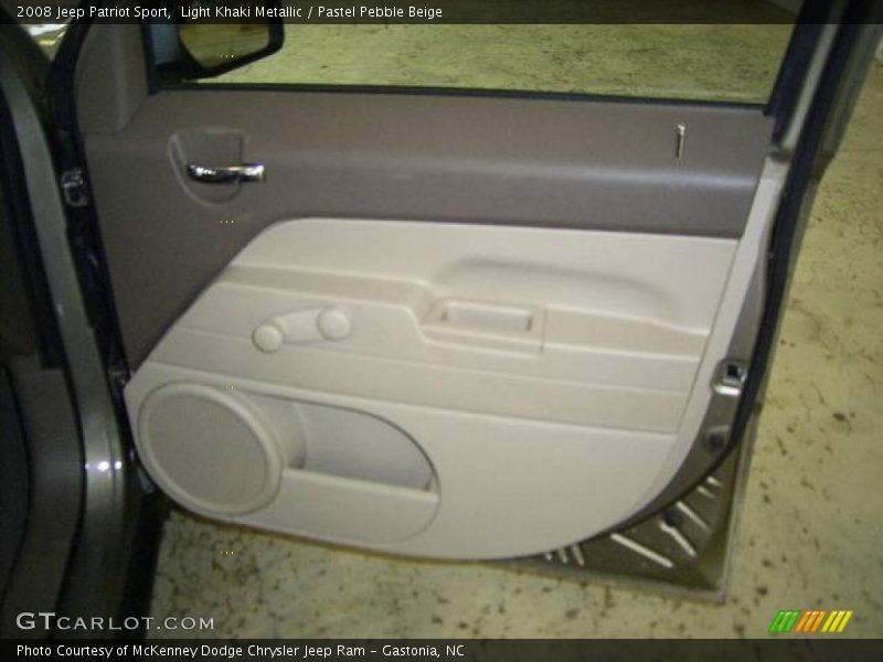 Light Khaki Metallic / Pastel Pebble Beige 2008 Jeep Patriot Sport