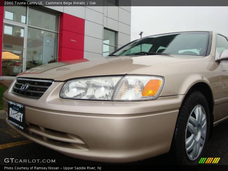 Cashmere Beige Metallic / Oak 2000 Toyota Camry LE