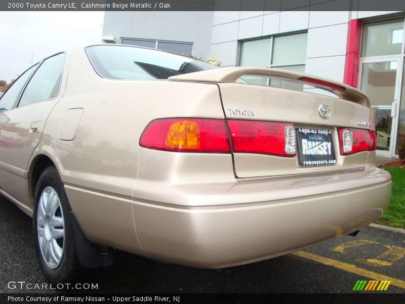 Cashmere Beige Metallic / Oak 2000 Toyota Camry LE