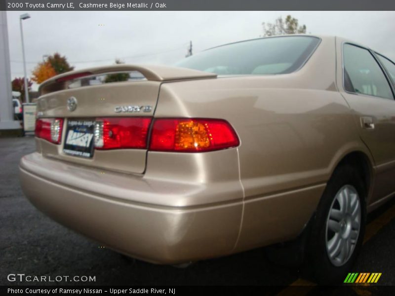 Cashmere Beige Metallic / Oak 2000 Toyota Camry LE