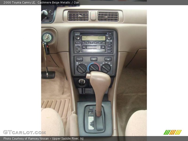 Cashmere Beige Metallic / Oak 2000 Toyota Camry LE