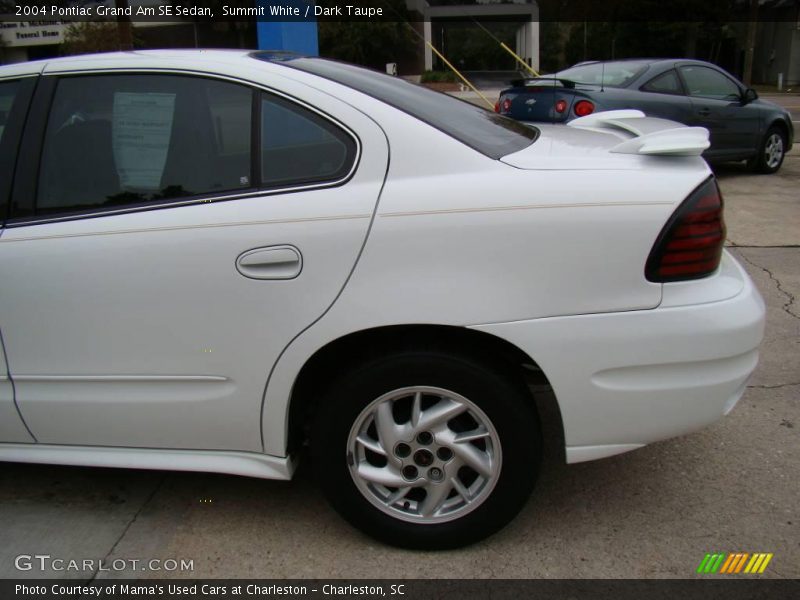 Summit White / Dark Taupe 2004 Pontiac Grand Am SE Sedan