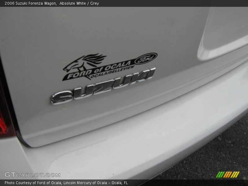 Absolute White / Grey 2006 Suzuki Forenza Wagon