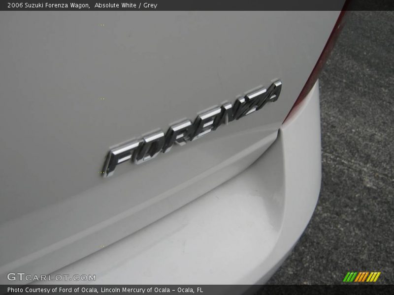 Absolute White / Grey 2006 Suzuki Forenza Wagon