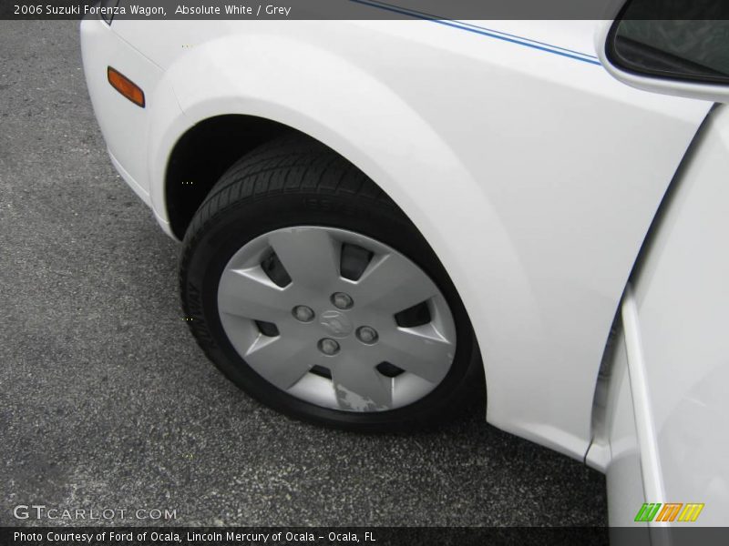 Absolute White / Grey 2006 Suzuki Forenza Wagon