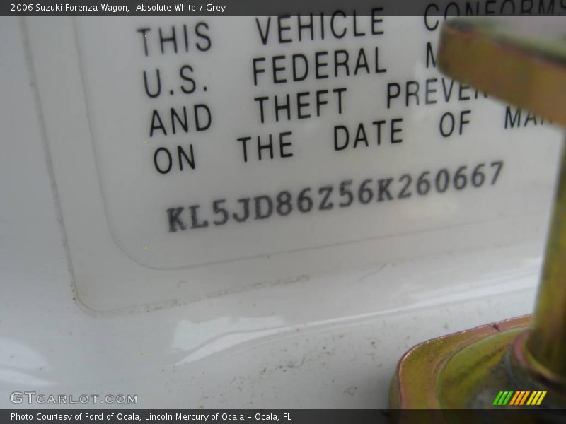 Absolute White / Grey 2006 Suzuki Forenza Wagon