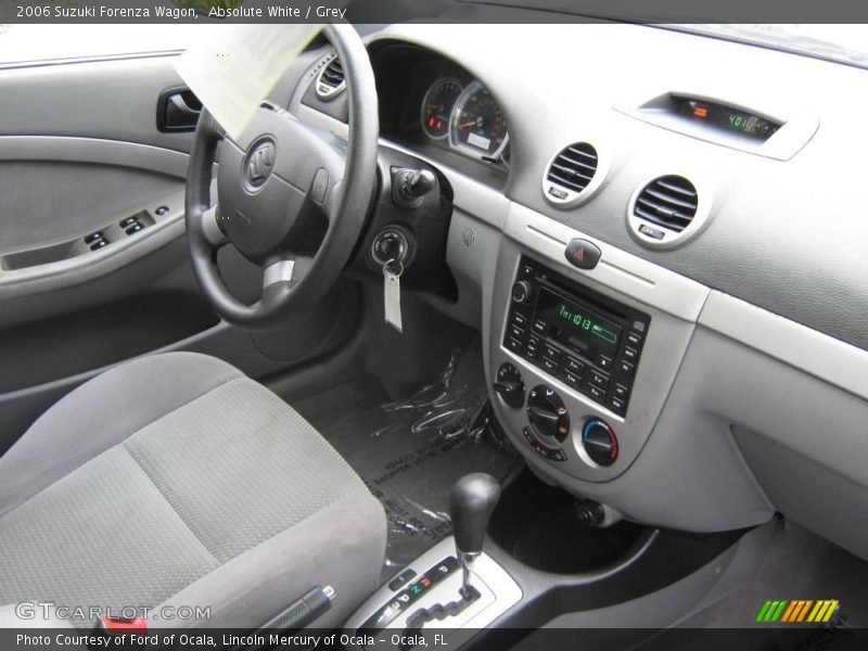 Absolute White / Grey 2006 Suzuki Forenza Wagon