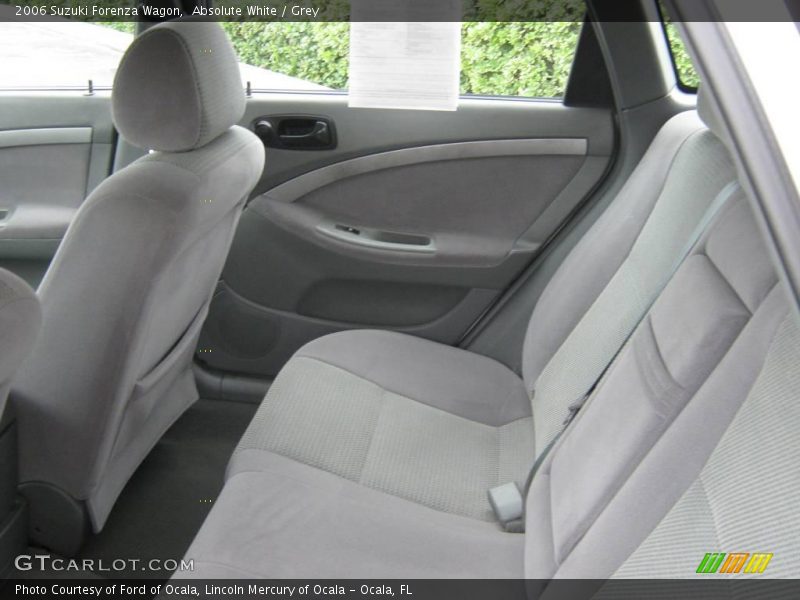 Absolute White / Grey 2006 Suzuki Forenza Wagon