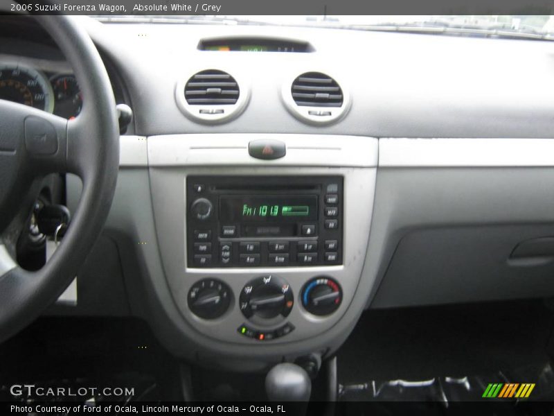 Absolute White / Grey 2006 Suzuki Forenza Wagon