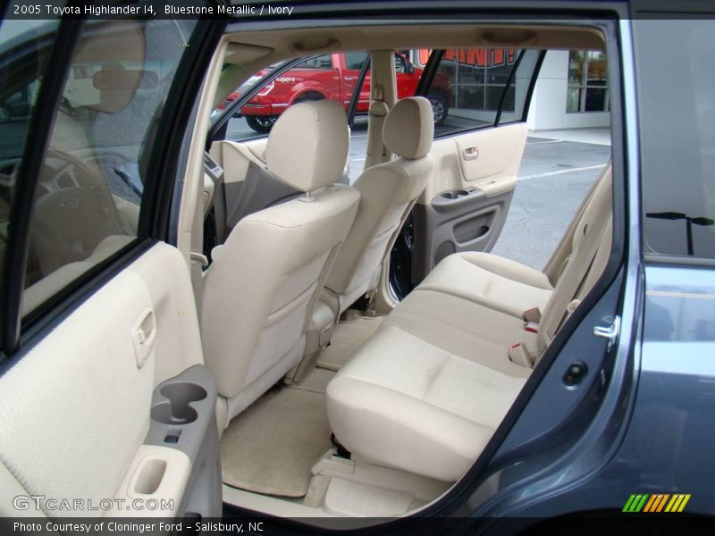 Bluestone Metallic / Ivory 2005 Toyota Highlander I4