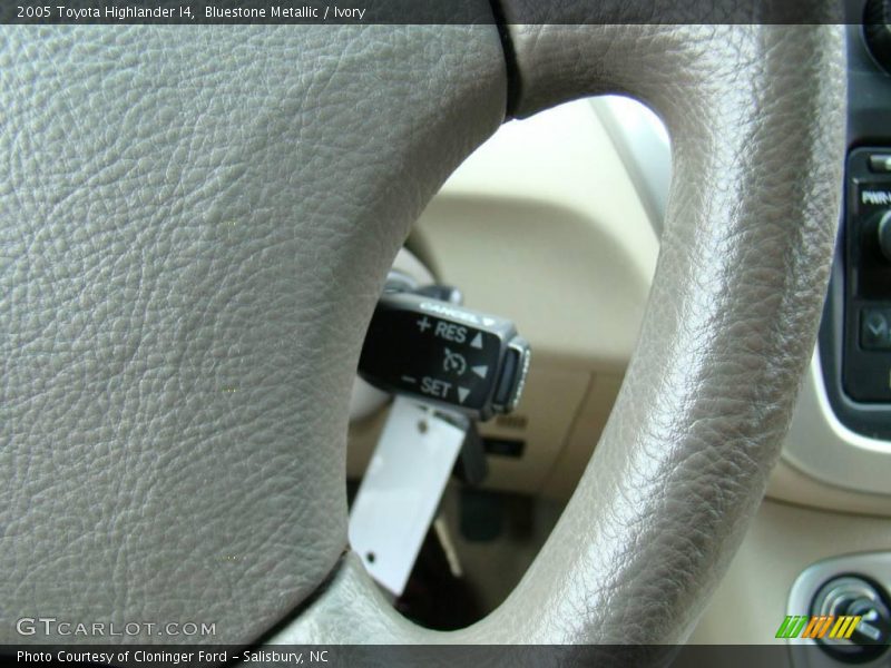Bluestone Metallic / Ivory 2005 Toyota Highlander I4