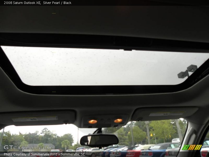 Silver Pearl / Black 2008 Saturn Outlook XE