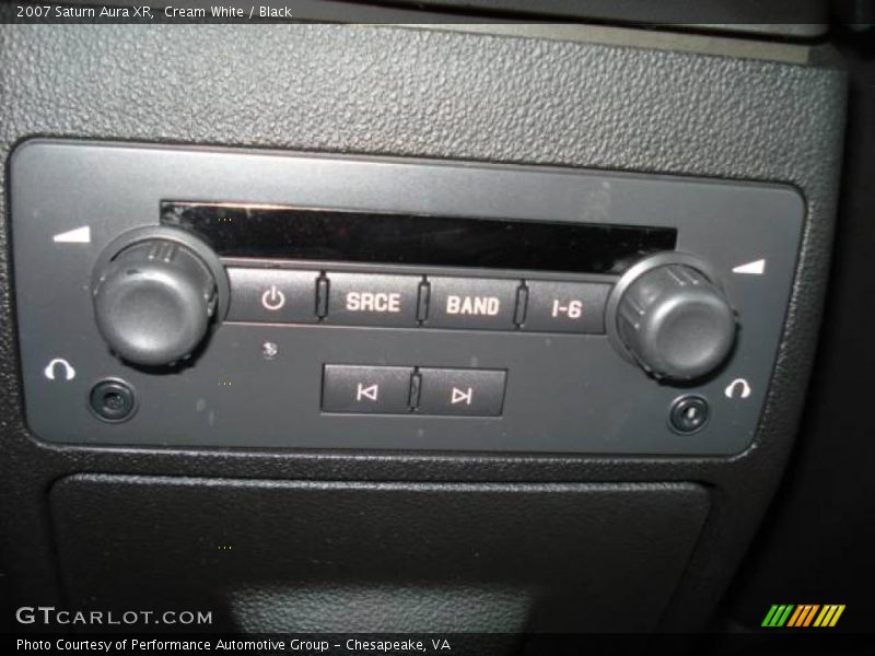 Cream White / Black 2007 Saturn Aura XR