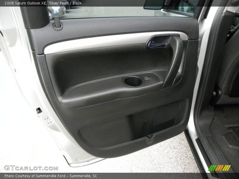 Silver Pearl / Black 2008 Saturn Outlook XE