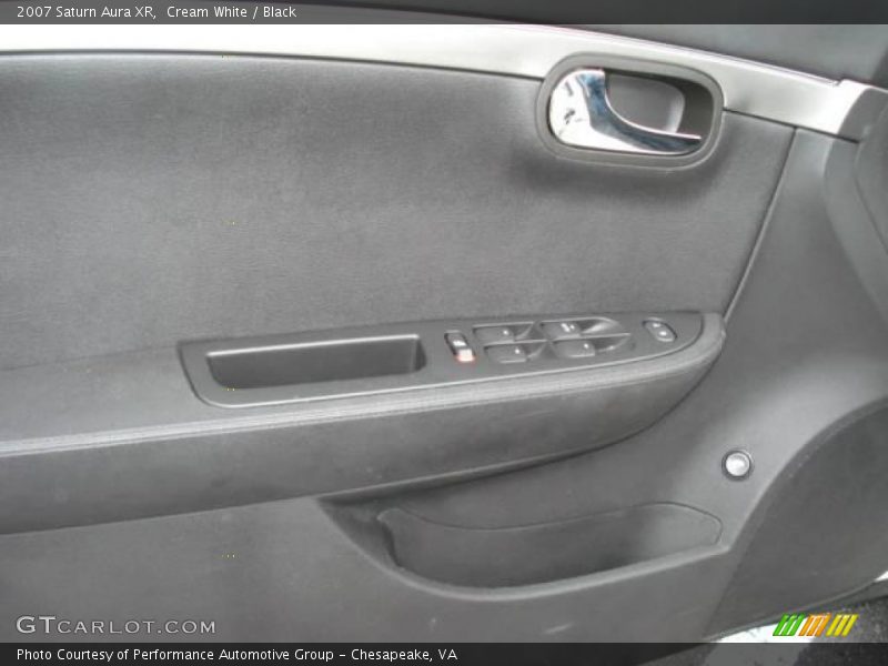 Cream White / Black 2007 Saturn Aura XR