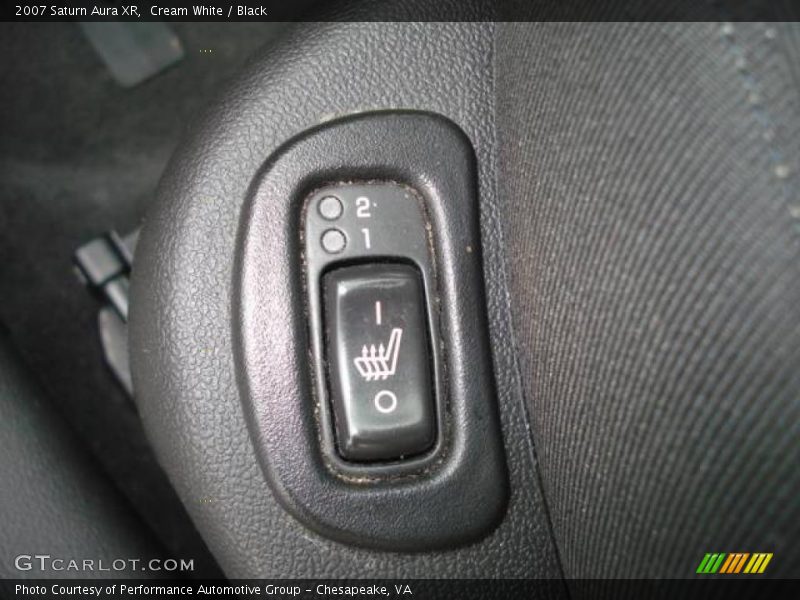 Cream White / Black 2007 Saturn Aura XR